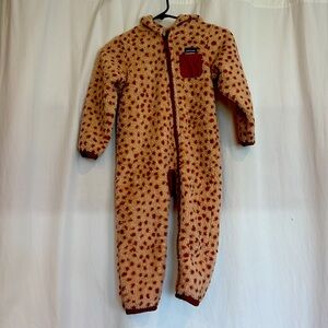 Baby furry friends bunting infants “Dear Dear: Tuber Tan” Patagonia onesie, 5T